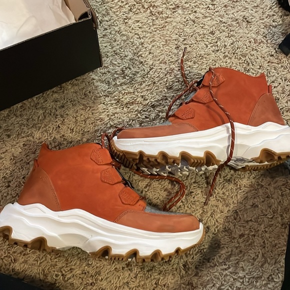 Size 8 waterproof Sorel Kinetic Breakthru Caribou WP - Picture 2 of 4